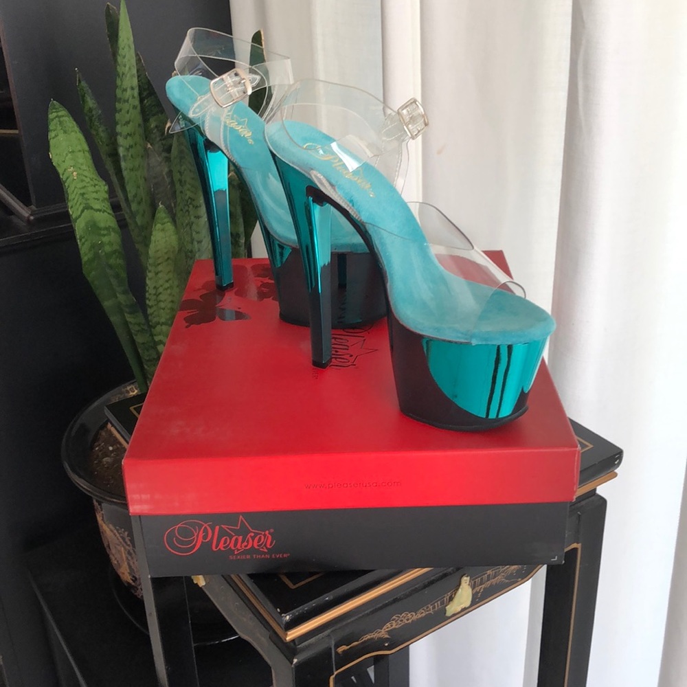 Brand:Pleaser | Shoe: turquoise platforms | Size:7